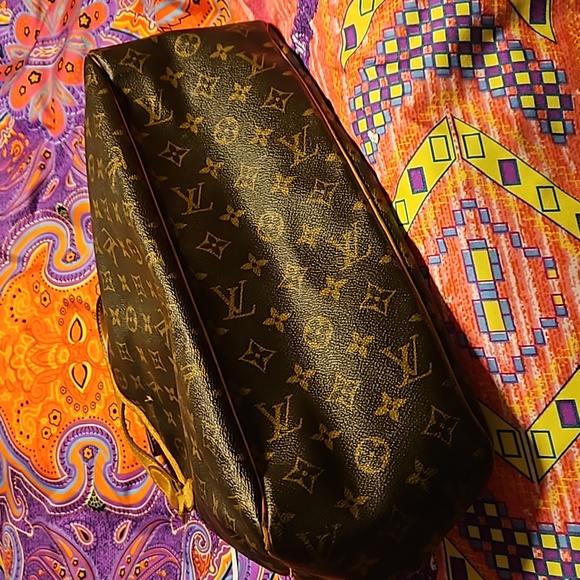 Make An Offer On This Louis Vuitton Monogram Canvas Batignolles! Authentic! - Picture 7 of 12